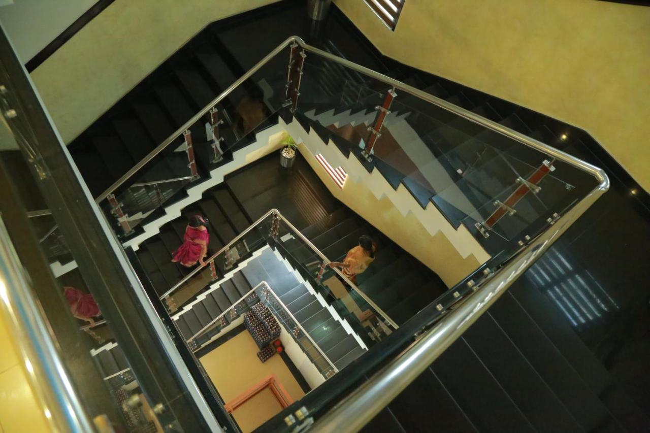 Hotel Jyothis Regency パルガート エクステリア 写真